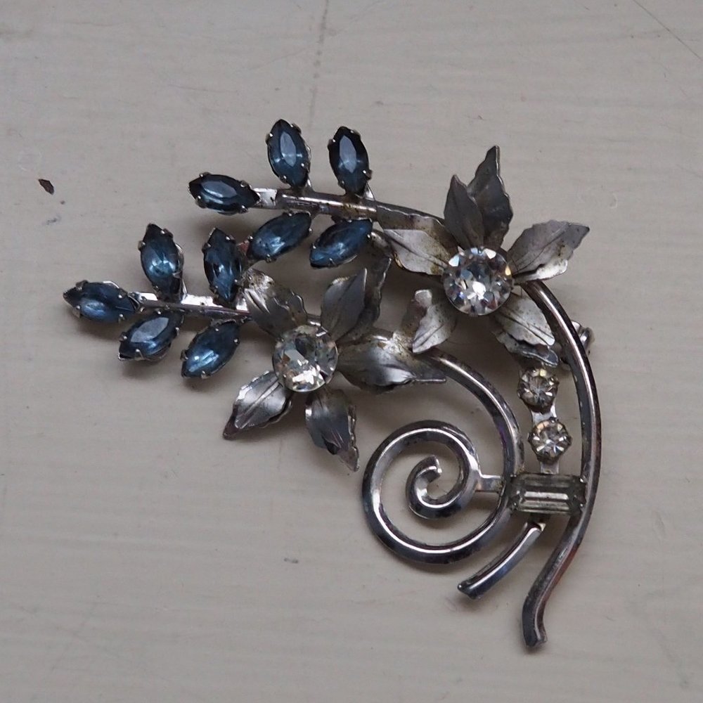 Vintage Blue and Silver Floral Bouquet Brooch - Picture 5 of 9